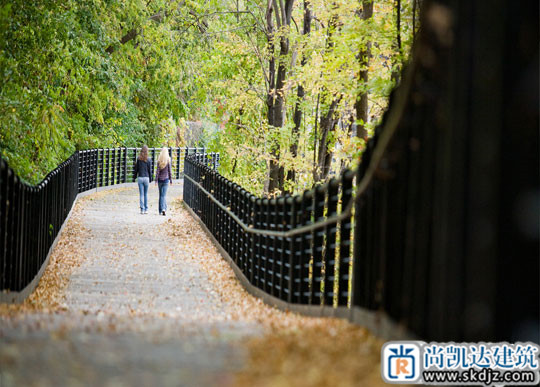 铁艺花架在园林设计中的作用