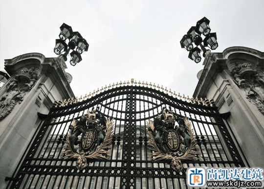 铁艺大门上面的铁花是怎么做的