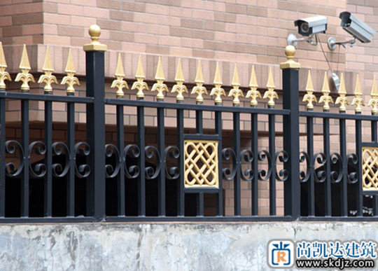 如何挑选铁艺护栏